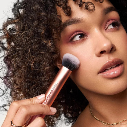 Real Techniques Everyday Essentials Makeup Brush Set with Sponge (2) JZCosmetics.com