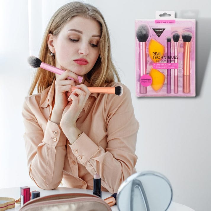Real Techniques Everyday Essentials Makeup Brush Set with Sponge (2) JZCosmetics.com