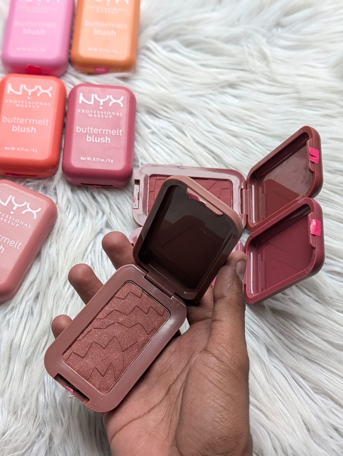 NYX Professional Makeup Buttermelt Blush 5g
Made in Taiwan 
8ps set JZ Cosmetics