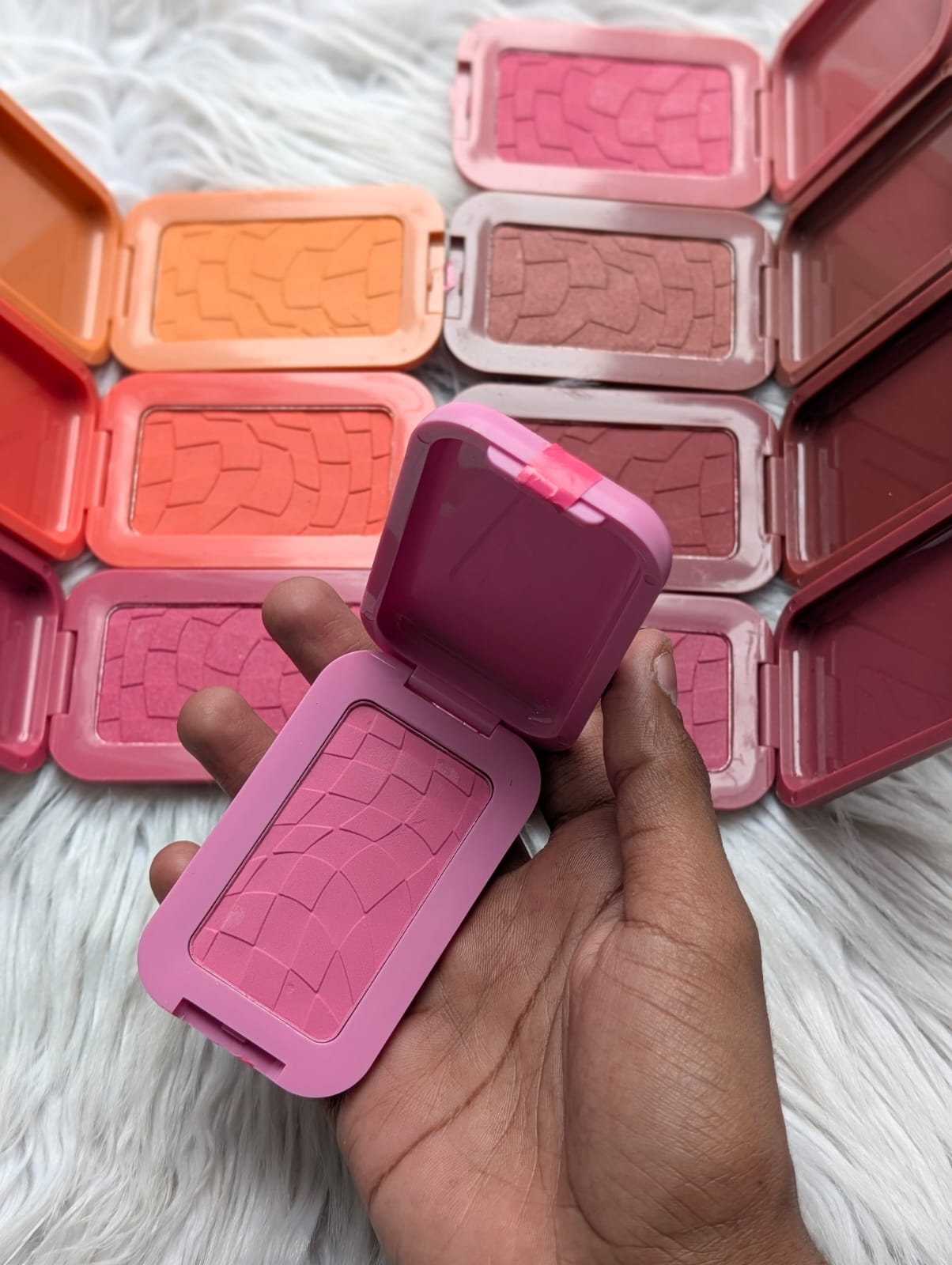 NYX Professional Makeup Buttermelt Blush 5g
Made in Taiwan 
8ps set JZ Cosmetics